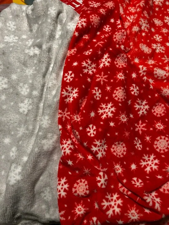Set of 2 Christmas Throw Blankets