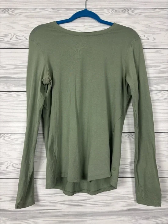 Lululemon Long Sleeve Crewneck green shirt size 8/10 (M/L)?