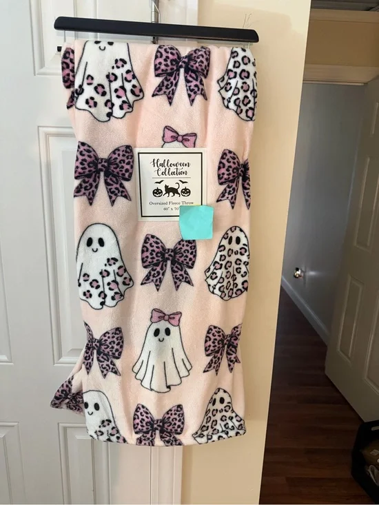 New Release Halloween Collection Cheetah Ghosts & Bows Oversized Throw Blanket