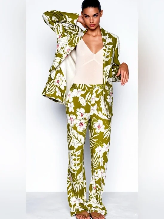 NEW ZARA ( TWO PIRCE SET ) LINEN PRINT PANTS AND BLAZER  SIZE XS