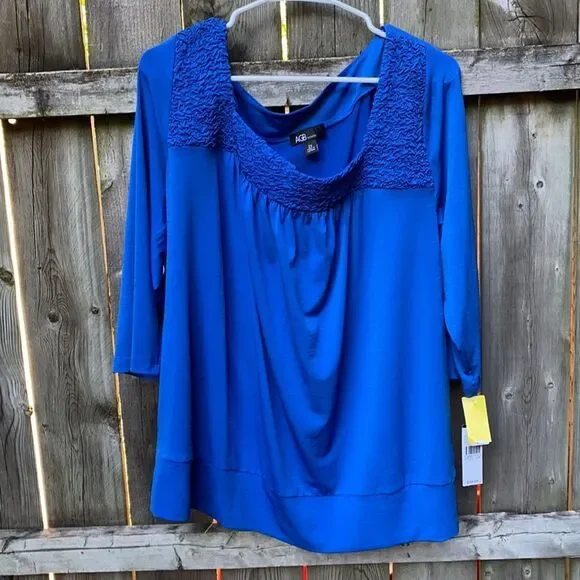 AGB Woman Blue top sz. 2X NWT
