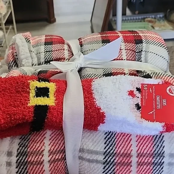 Comfort Bay Santa Plaid Holiday Throw