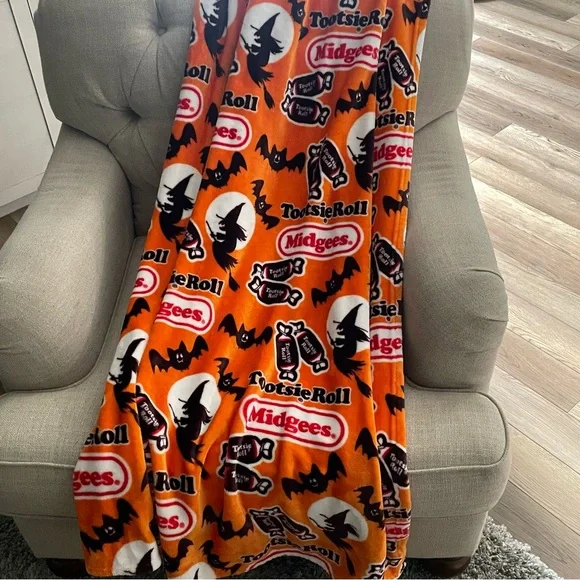 Halloween‎ Tootsie Roll Witch Throw Blanket 48x56
