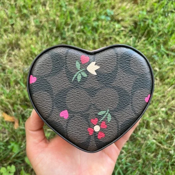NWT COACH Heart Trinket Box Signature Canvas Heart Petal‎ Print 7752 True Pink