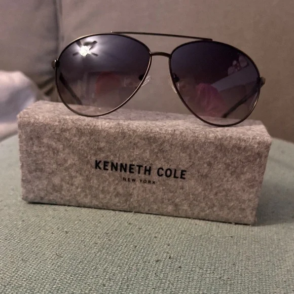 Kenneth Cole Black/ Dark Gray Aviator Gradient Shades