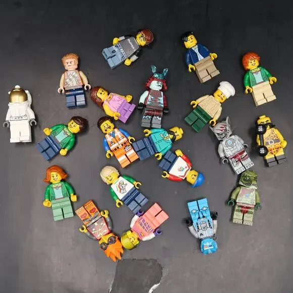 Lego Minifigure Assorted Lot Of 20 Minifigs City Chima Jurassic Samurai