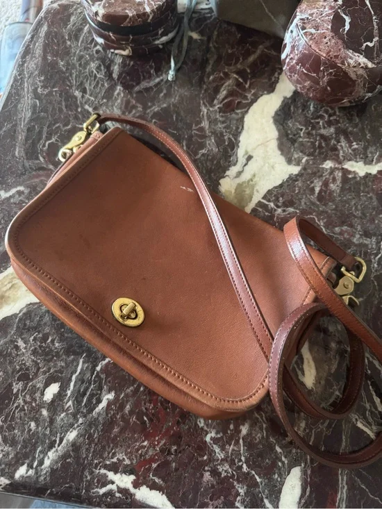 Vintage Coach City Bag Cognac Glove-Tanned Leather Crossbody USA Turnlock Purse