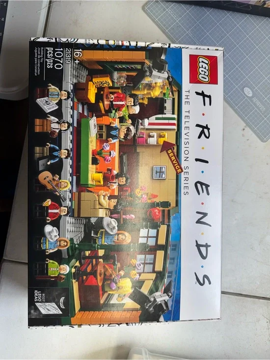 LEGO Friends The Television Series Central Perk Set