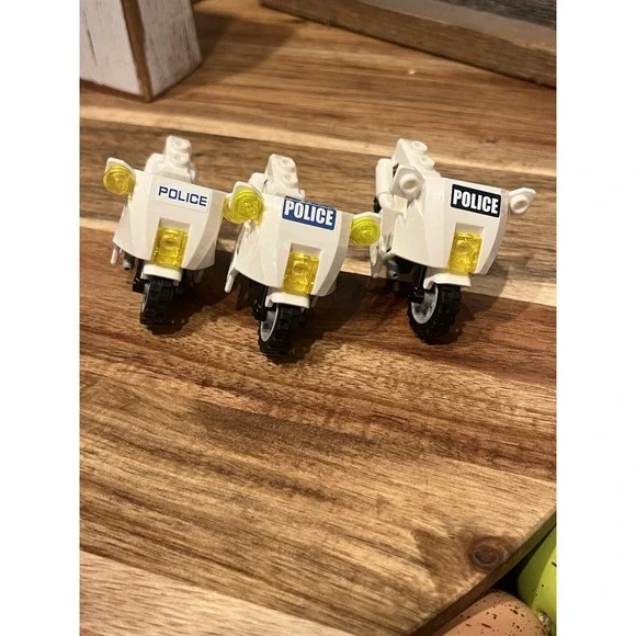 3 LEGO Motorcycle Police white for minifigures (1‎ Missing Lights)  EUC See Pics