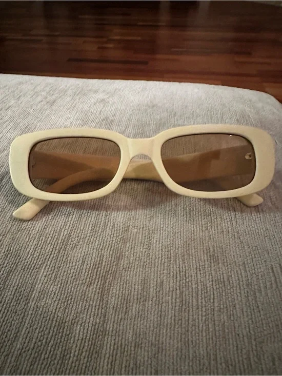 Cream Rectangular Vintage-Style Sunglasses