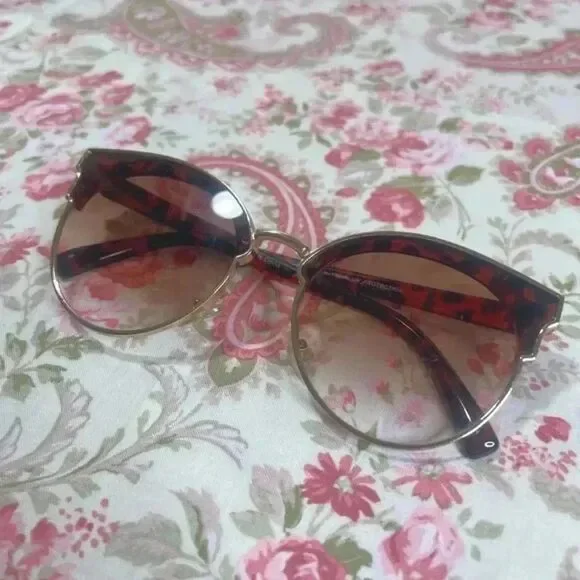 Urban Outfitters Brown Tortoiseshell Cateye Sunglasses Gold Rims