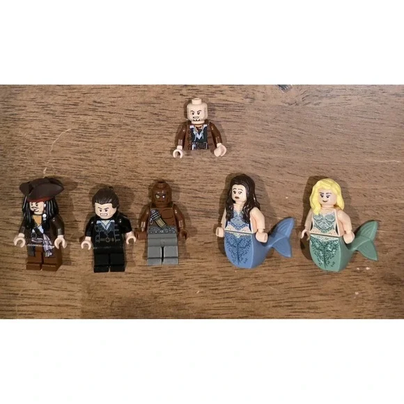 LEGO 4184 Pirates of the Caribbean 5 Complete Minifigures & 1 Partial Minifigure