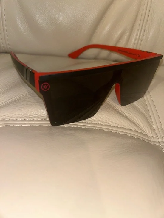 Blenders Red Mascara Unisex Sunglasses 🕶️