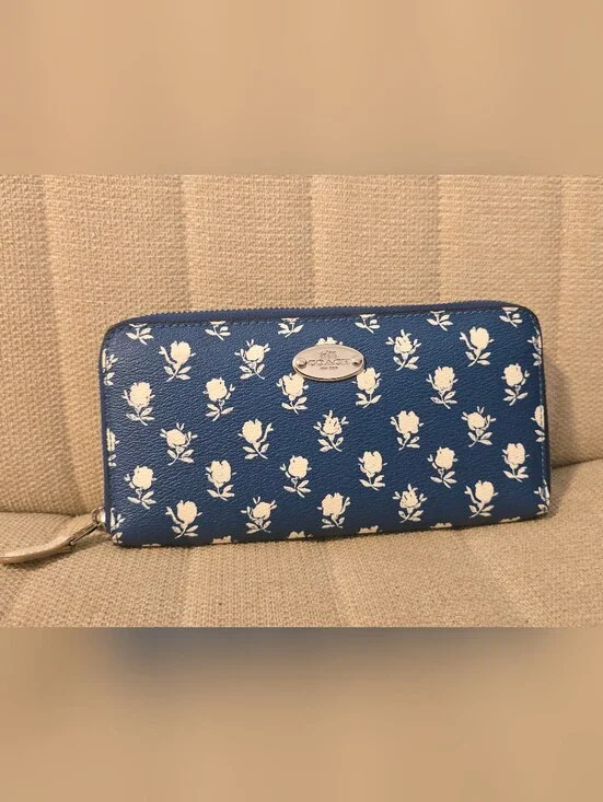 Coach Badlands Floral Blue and White Accordian Zip Around Wallet F56716