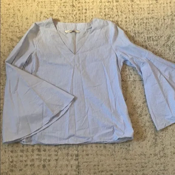 💚 Zara blue and white striped top