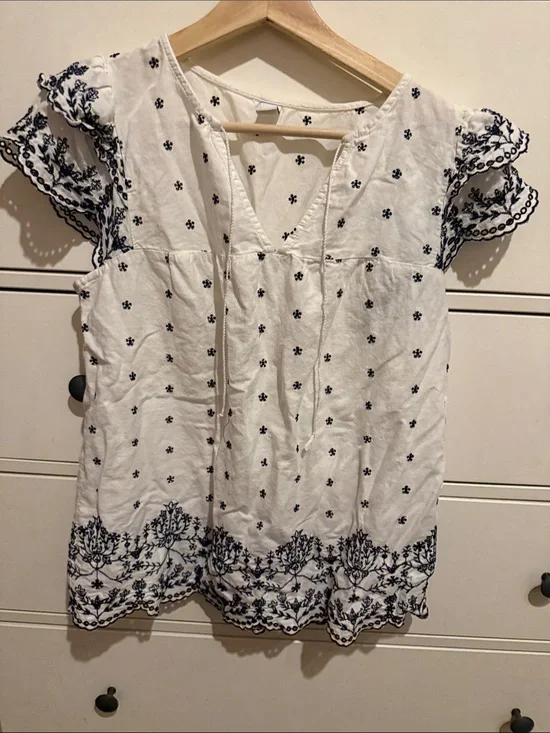 Old Navy Linen Blend White V-Neck Embroidered Flutter Sleeve Blouse