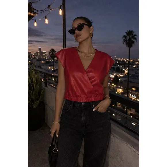 Marc New York Andrew Marc Red Faux Leather Faux Wrap V Neck Sleeveless Crop‎  M