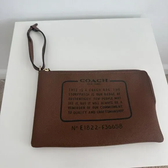 Coach Storypatch Badge Wristlet Pouch Wallet Clutch Brown Leather Classic