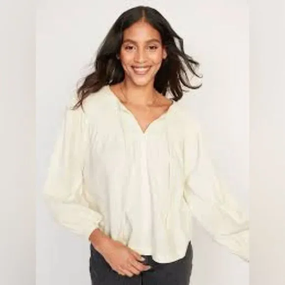 Old‎ Navy Long-Sleeve Smocked Embroidered Blouse