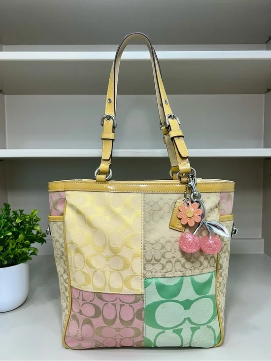 Coach Spring Y2K Signature Pastel Patchwork Turnlock Gallery Tote Shoulder Bag