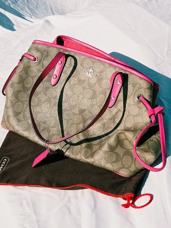 Authentic Coach Signature Drawstring Carry All Tote Pink Leather CC Print Bag