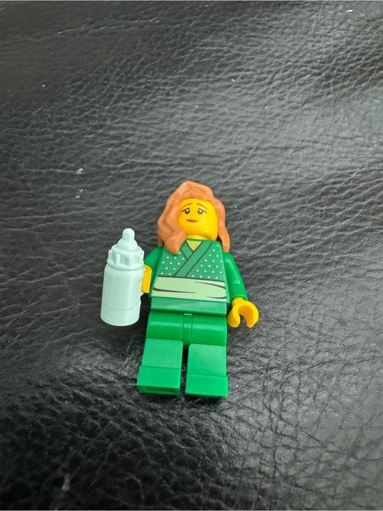 Lego The Lego Ninjago Movie Minifigure Besty with Bottle