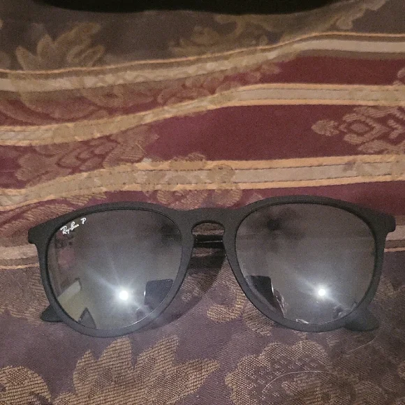 Ray-Ban Matte Black Sunglasses Erica Polarized Made In Italy Fab Unisex Black