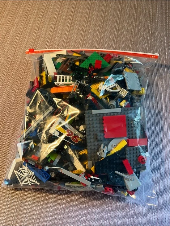 4 Pounds of Bulk Legos!