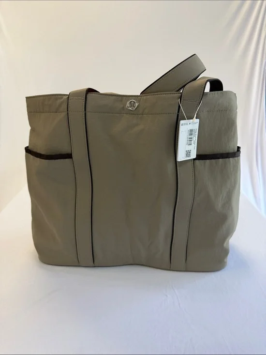 lululemon Daily Multi-Pocket Men’s Tote Bag - Everyday Carry