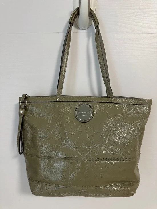 Coach Patent Signature Leather Shoulder Bag Purse