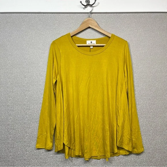 🆕 M Betsy’s Boutique Shop Long Sleeve Tee NWOT