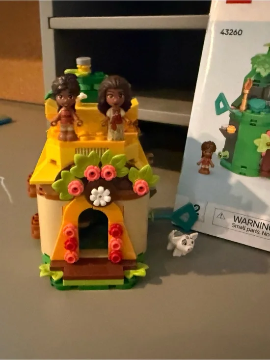 Lego Disney Moana’s Island Yellow Floral Play Cottage with Mini Figures