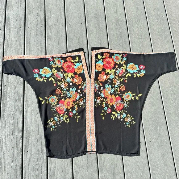 Rose & Olive Black Embellished Boxy Blouse‎