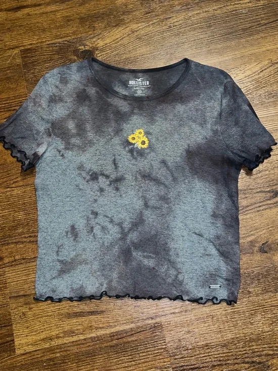 Hollister Baby Tee Black & Gray Acid Wash Y2K Embroidery Yellow Sunflower Size M