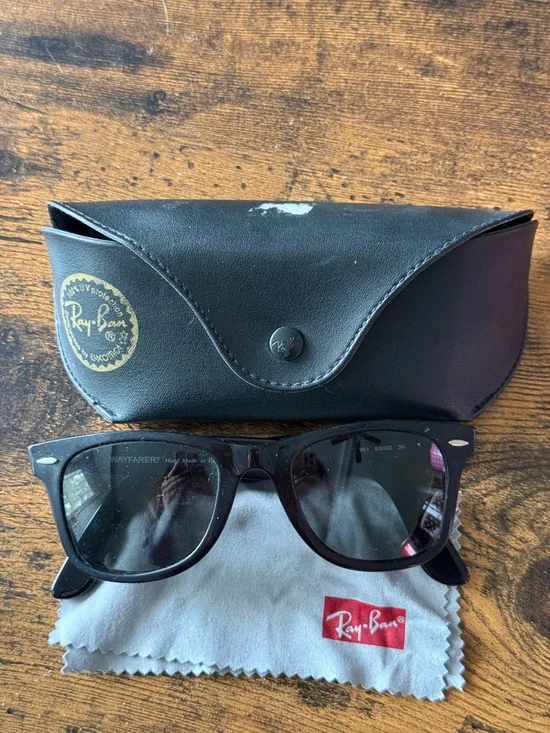 Ray-Ban Black Wayfarer Sunglasses with Black Case