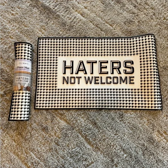 NWT🍍Haters not welcome door mat🍍30Wx 18H🍍