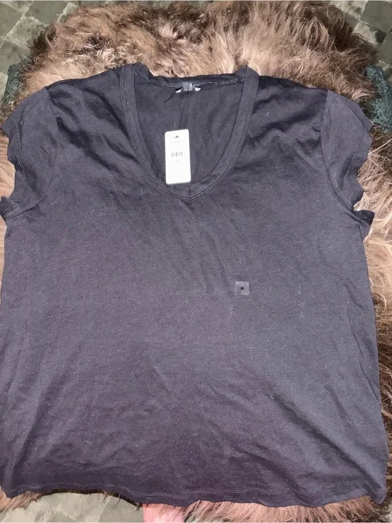 Black V-Neck Short Sleeve Tee