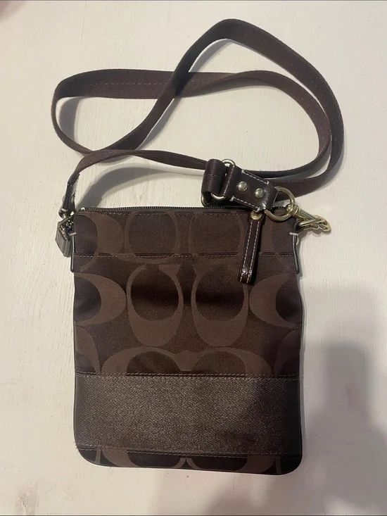Coach Signature Canvas Swingpack Crossbody