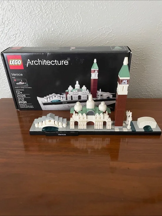 LEGO Venice Skyline Set in White, Green, Brown, Black