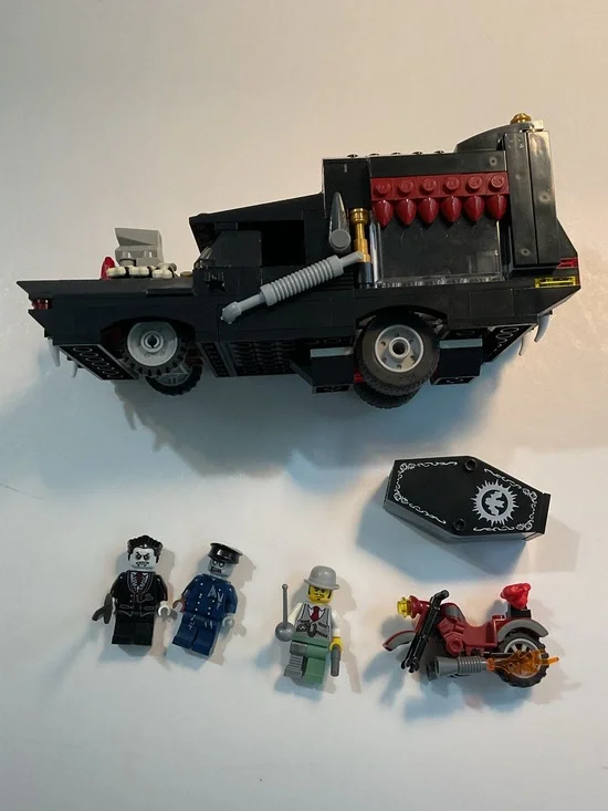 Lego monster fighters vampyre hearse 9464 released 2012