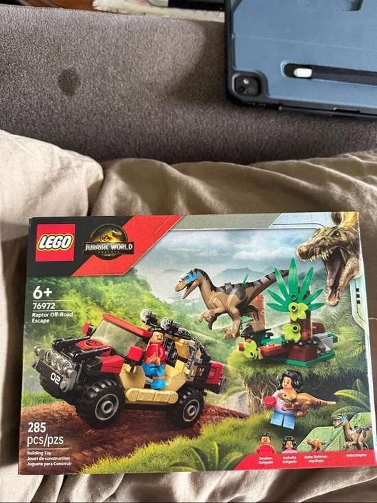 Lego Jurassic World Raptor Off-Road Escape - Tan, Red, Black, Green