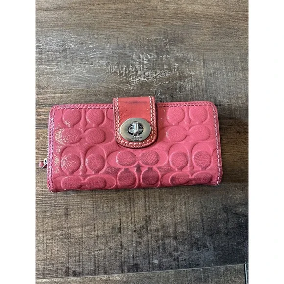 Coach Signature Embossed Pink Patent Leathre Turnlock Credit Card Long Wallet