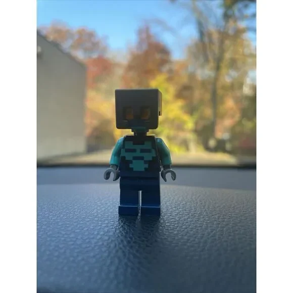 Lego Minecraft  Minifigure Min119 Nether‎ Adventurer Excellent Condition