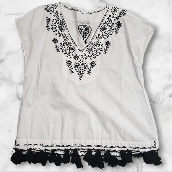 Subtle Luxury White XS Embroidered Short Sleeve