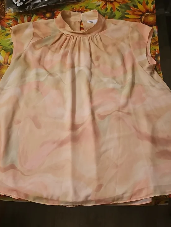 DR2 Peach & Cream Sleeveless Watercolor Blouse