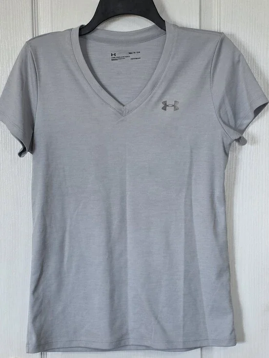 Under Armour Women’s Light Gray V-Neck Loose Fit, Heatgear, T-Shirt     Sz S