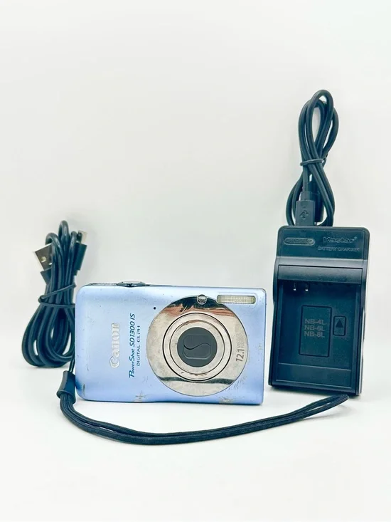 Canon PowerShot SD1300 IS ELPH  Digital Camera w/ Charger & Battery 4X Zoom