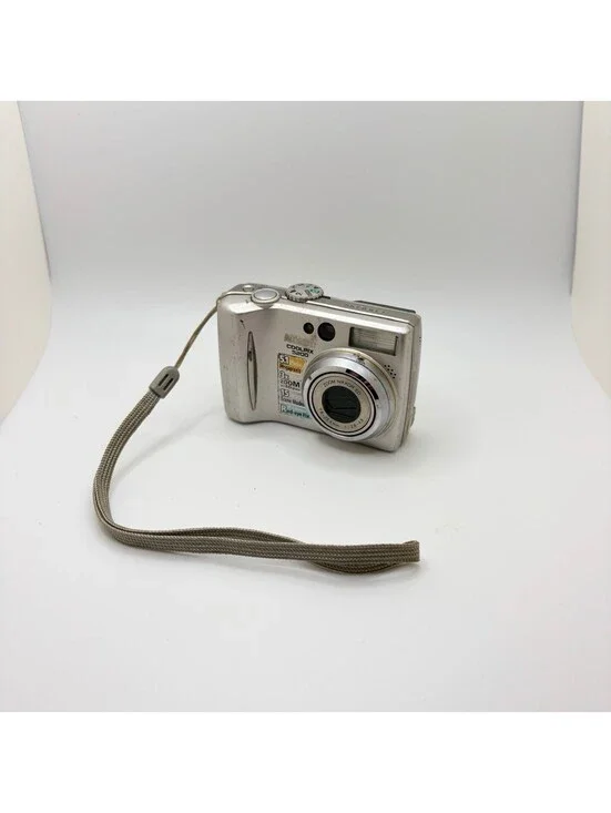Nikon Digital Camera COOLPIX 5200 Silver No Battery Turns On Cracked Screen C139