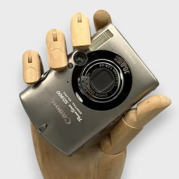 Canon PowerShot SD900 Digital Camera | 10MP | Silver