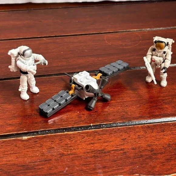 Mega Bloks Call of Duty Icarus Astronaut Trooper Figures & Satellite Drone